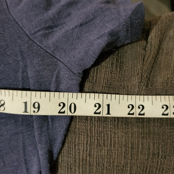 Columbia Women's Blue Graphic Tee - Picture 4 of 4